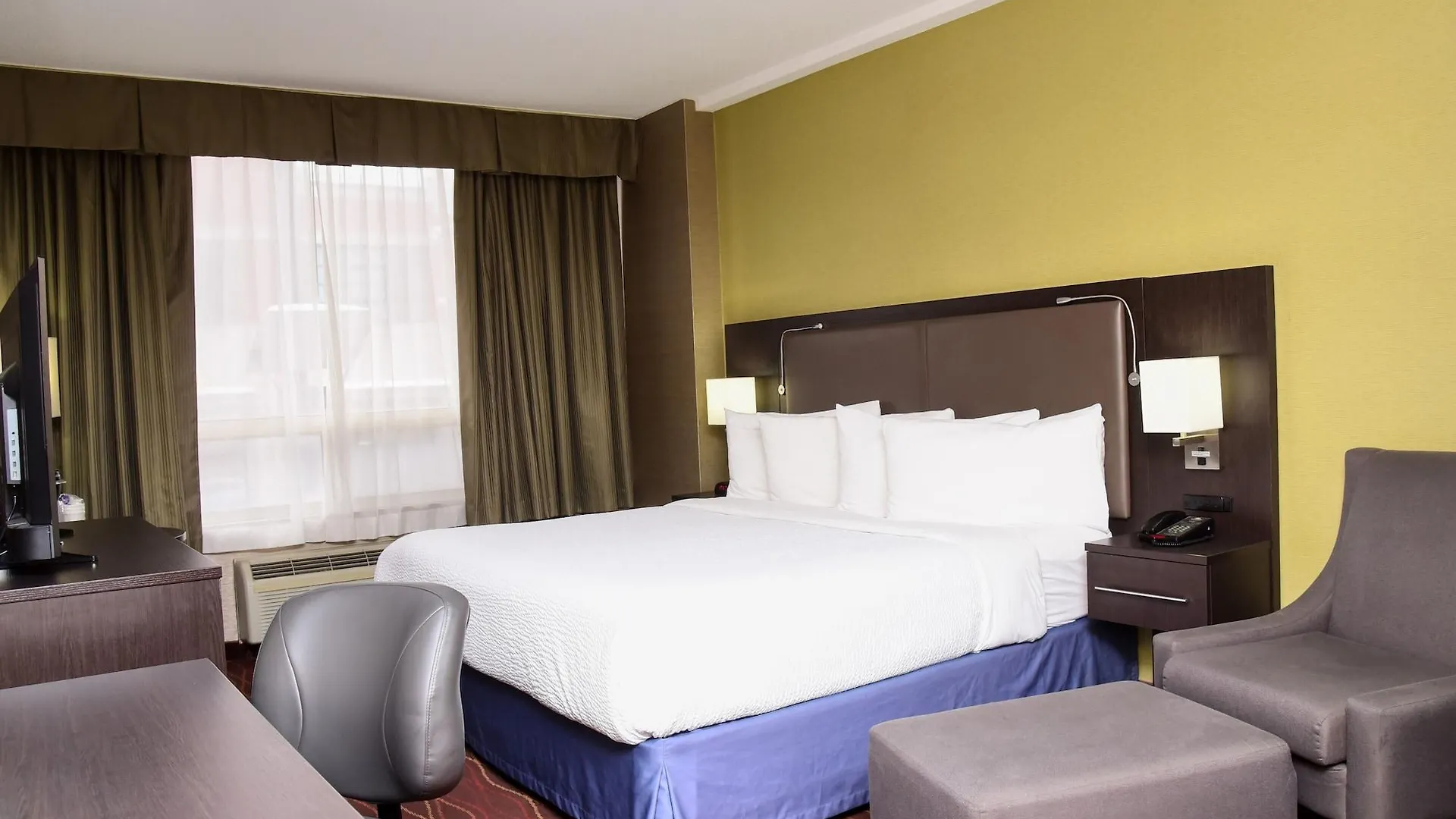 Days Inn By Wyndham Ottawa Hotel